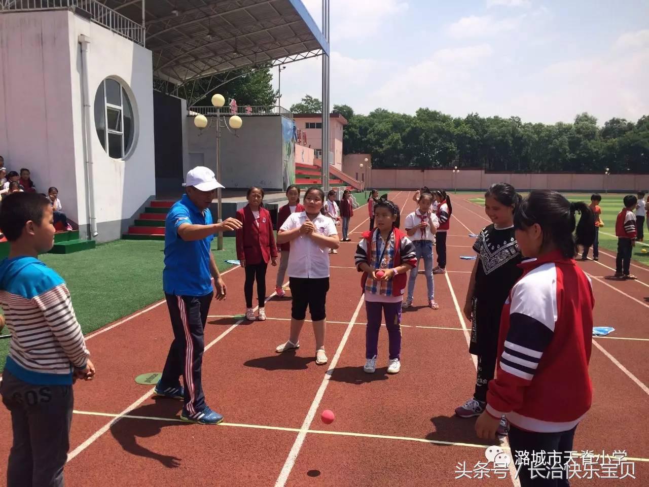 师生同挥拍网球进校园——网球公益课堂走进天脊小学