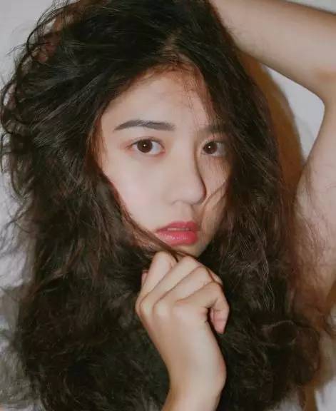 狮城星二代，北电中戏任挑，和天王演对手戏不输阵