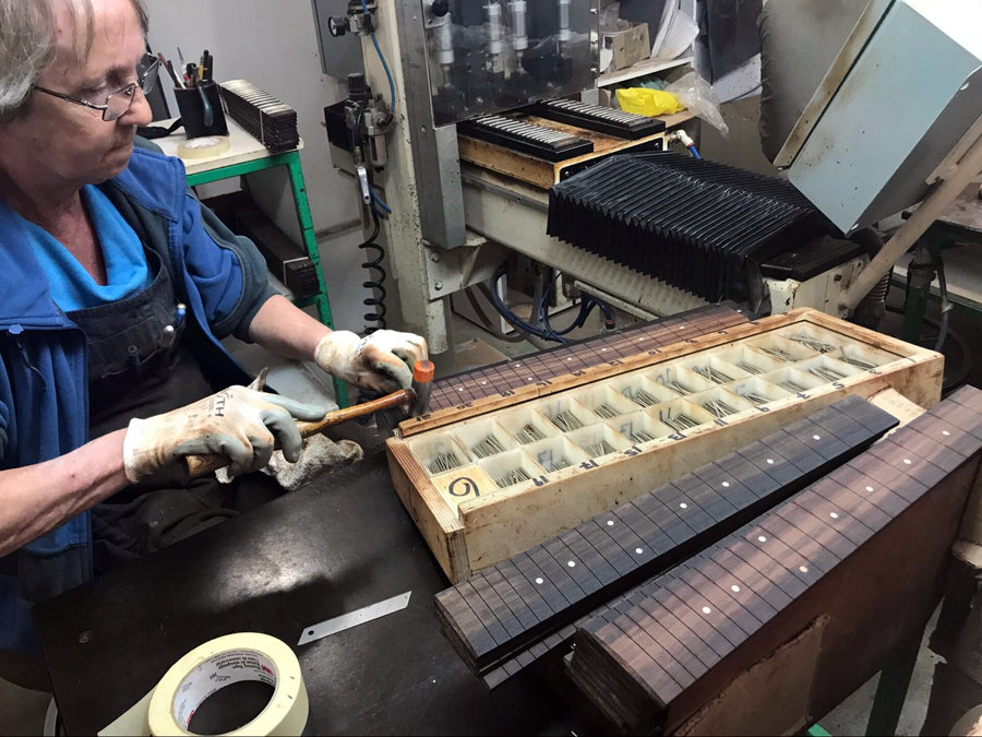 极速快报：弘力乐器2017加拿大Godin吉他工厂参观第一天精彩视频