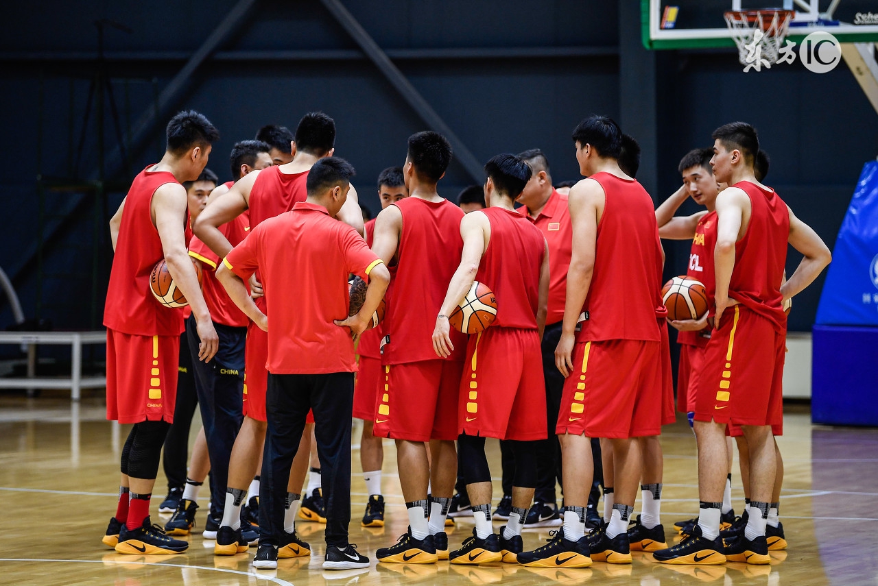 姚时代之中国男篮红队首次亮相3分惜败伊朗队