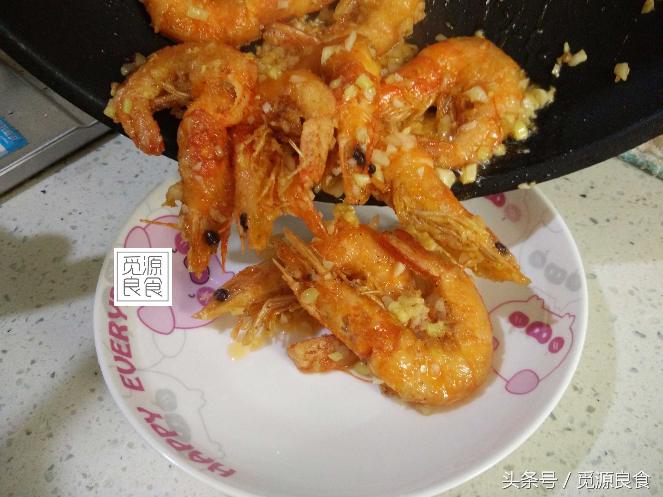 在美味面前，这点麻烦不算什么。今日菜谱椒盐虾，外观诱人，味道鲜美，让人非常有食欲，怎么做才能好吃？