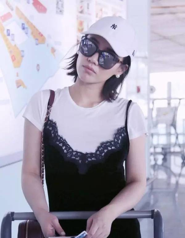 杨幂吴亦凡陈伟霆唐嫣等明星街拍最爱戴的棒球帽，竟来自这些潮牌，你知道几个？