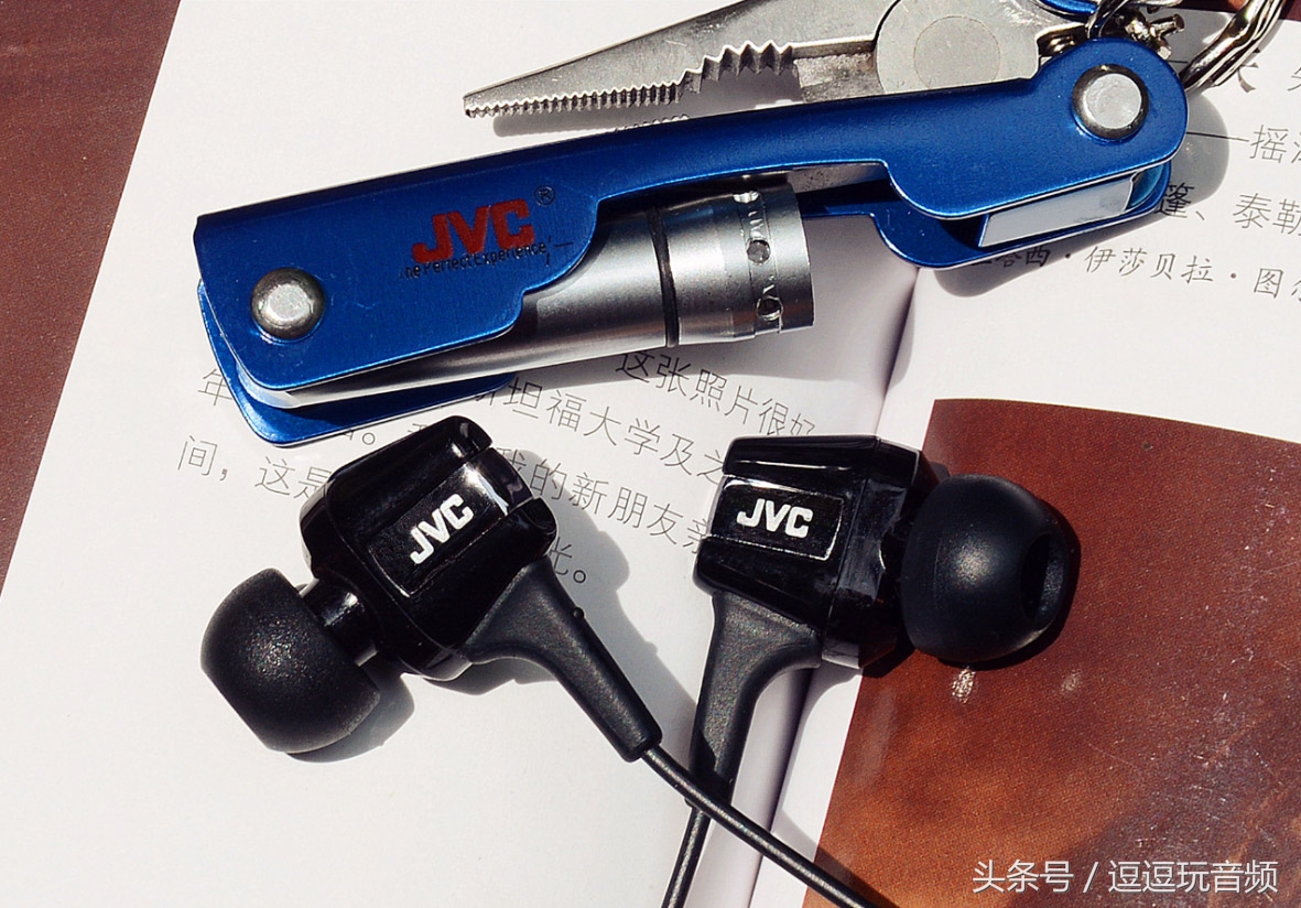 一款兼具颜值和黑科技的双动圈耳塞：JVCFXT100