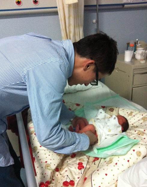 父亲节就是这双手撑起了一个家,给父亲打电话说父亲节快乐