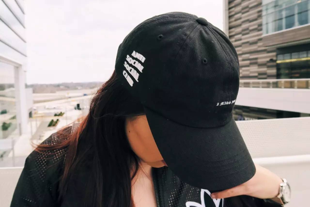 杨幂吴亦凡陈伟霆唐嫣等明星街拍最爱戴的棒球帽，竟来自这些潮牌，你知道几个？