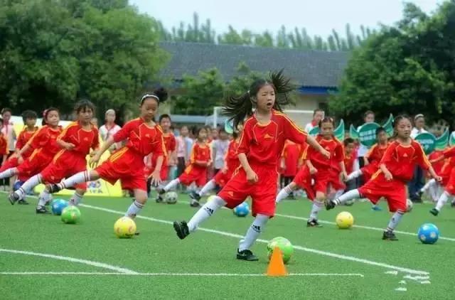 再把“雄起”吼起来！成都足球要“开挂”，球场将超300个