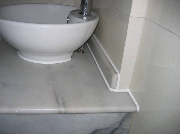 马桶底部玻璃胶发霉怎么去除,马桶的玻璃胶发霉了怎么办小妙招