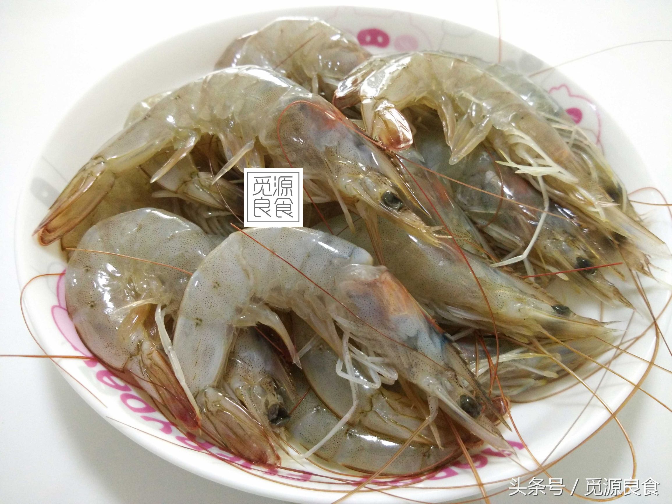 在美味面前，这点麻烦不算什么。今日菜谱椒盐虾，外观诱人，味道鲜美，让人非常有食欲，怎么做才能好吃？