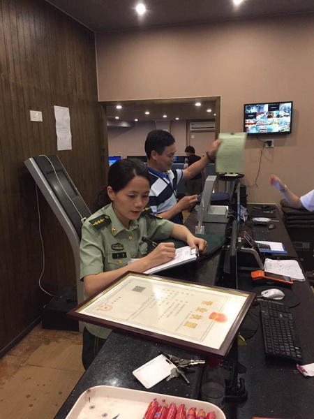 消防大队联合各部门消防安全夜查,杭州西湖消防巡查队