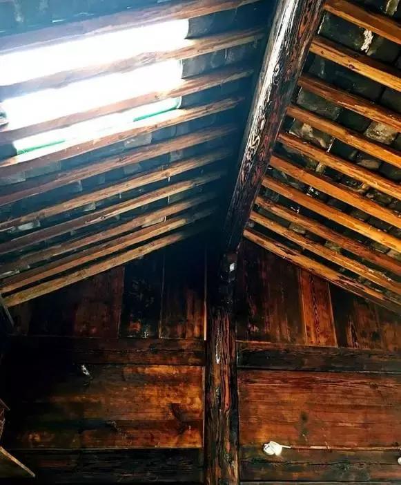 这对60后夫妻不惜卖掉公司，只为一间100多岁的白族老宅，连剑桥教授、《国家地理》都被他们吸粉