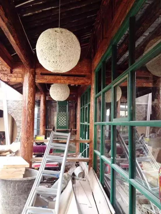 这对60后夫妻不惜卖掉公司，只为一间100多岁的白族老宅，连剑桥教授、《国家地理》都被他们吸粉