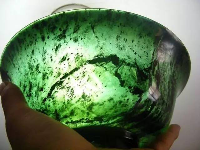 花了600元买的翡翠手镯,5000元的翡翠手镯都会有苍蝇吗