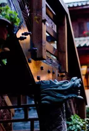 这对60后夫妻不惜卖掉公司，只为一间100多岁的白族老宅，连剑桥教授、《国家地理》都被他们吸粉