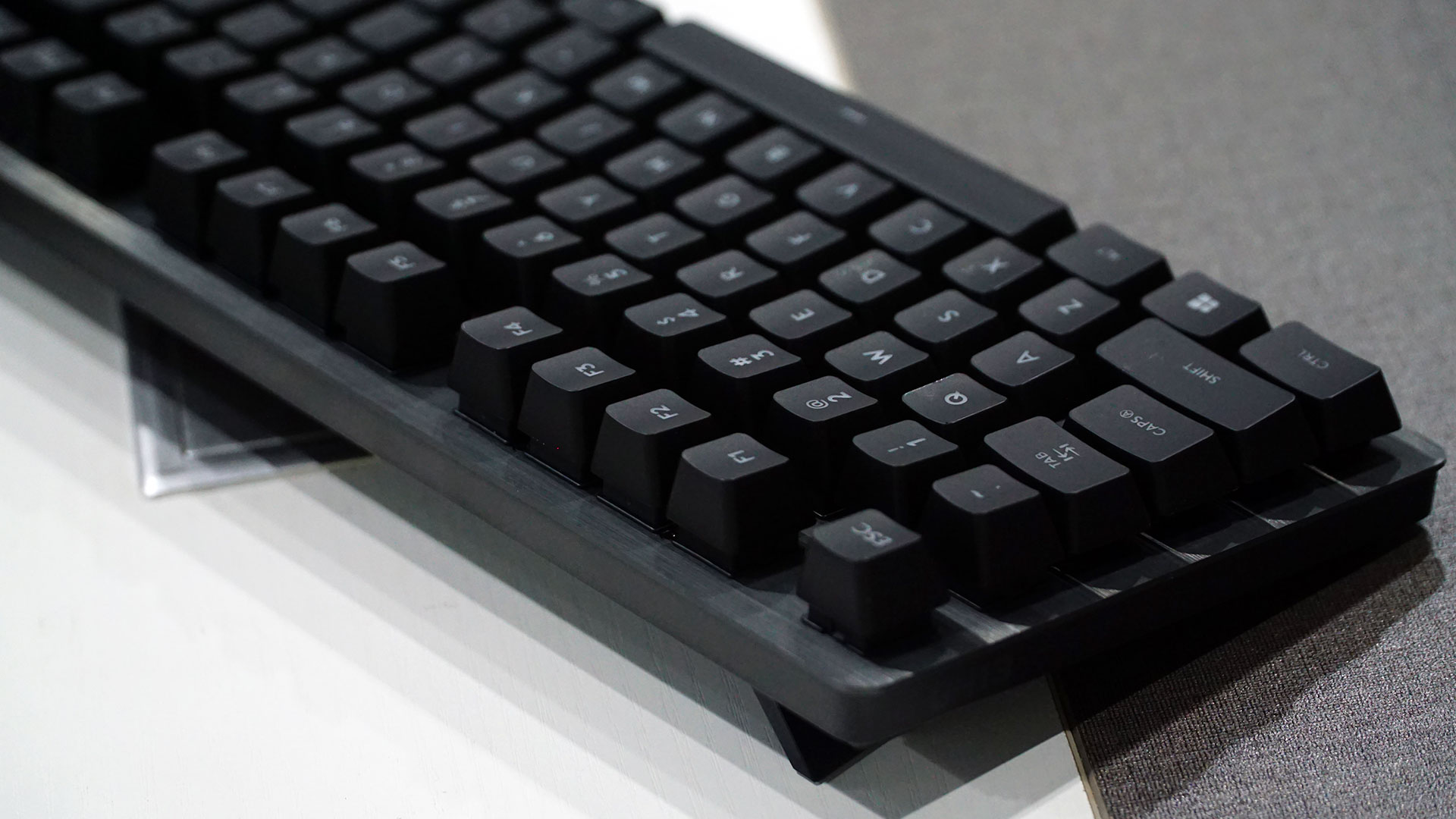 罗技超薄键盘,罗技g413和g610键盘对比