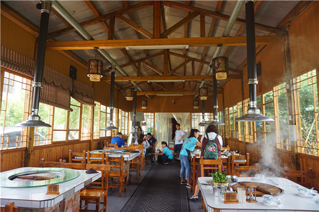 成都柴火鸡烤全羊江湖菜,岳塘区湘江小院烤全羊