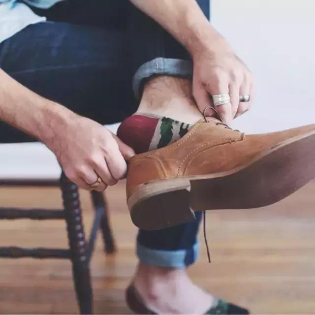 男人穿袜子注意什么卫生,男人夏天穿肉色袜子好吗