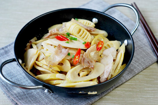 五花肉炒春笋正宗做法,春笋炒酸菜五花肉