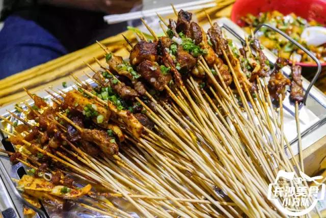 这家远离热门宵夜圣地的湘西烧烤店凭什么吸引食客？