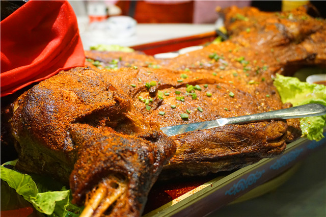 成都柴火鸡烤全羊江湖菜,岳塘区湘江小院烤全羊