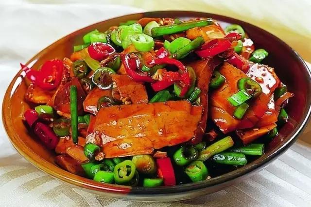 美味又好吃的香干子做法,家常美味西芹香干简单易做好下饭