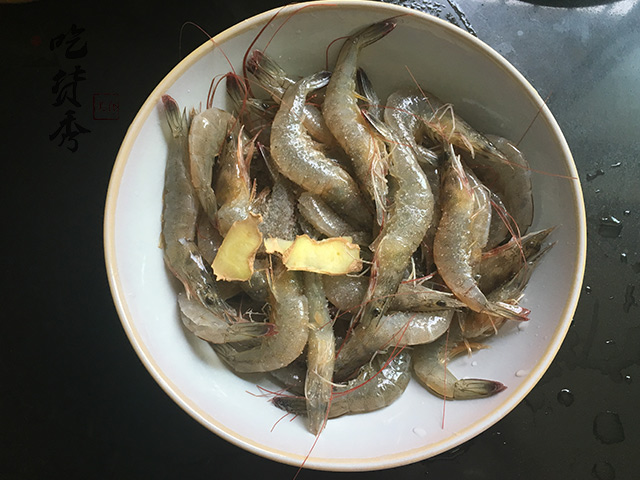 你肯定没有吃过这样的基围虾！因为调料和烹饪步骤不一样，今天手把手教你怎么去做