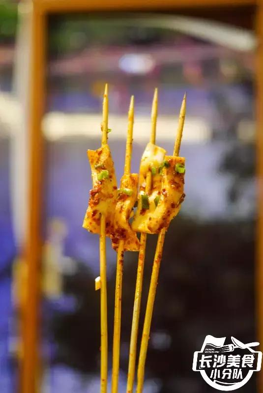 这家远离热门宵夜圣地的湘西烧烤店凭什么吸引食客？