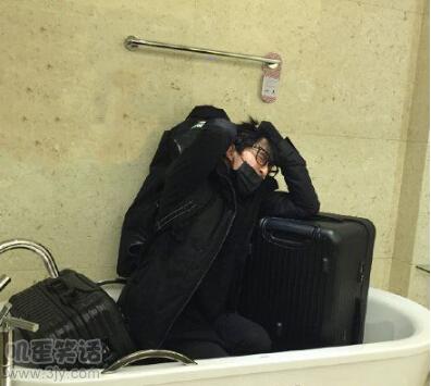 舔第二碗时，丈母娘拉我的手说：放这儿吧！等下我来洗