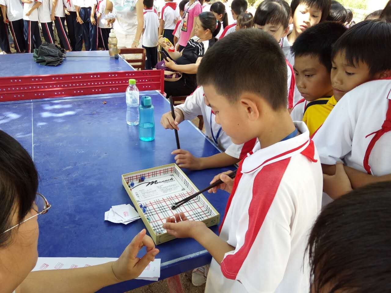 六一戴红领巾仿佛自己回到了童年,戴红领巾庆祝六一