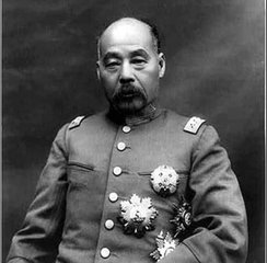 袁世凯宣布称帝，一个外人说总统误国，袁世凯知道后不怪罪还选他当了候选人