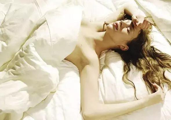 听说有法令纹的女孩子都很爱笑,爱笑的女生法令纹都不会太浅