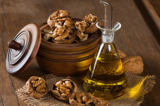 多吃核桃对男人有什么好处,多吃核桃可以补脑这是真的吗