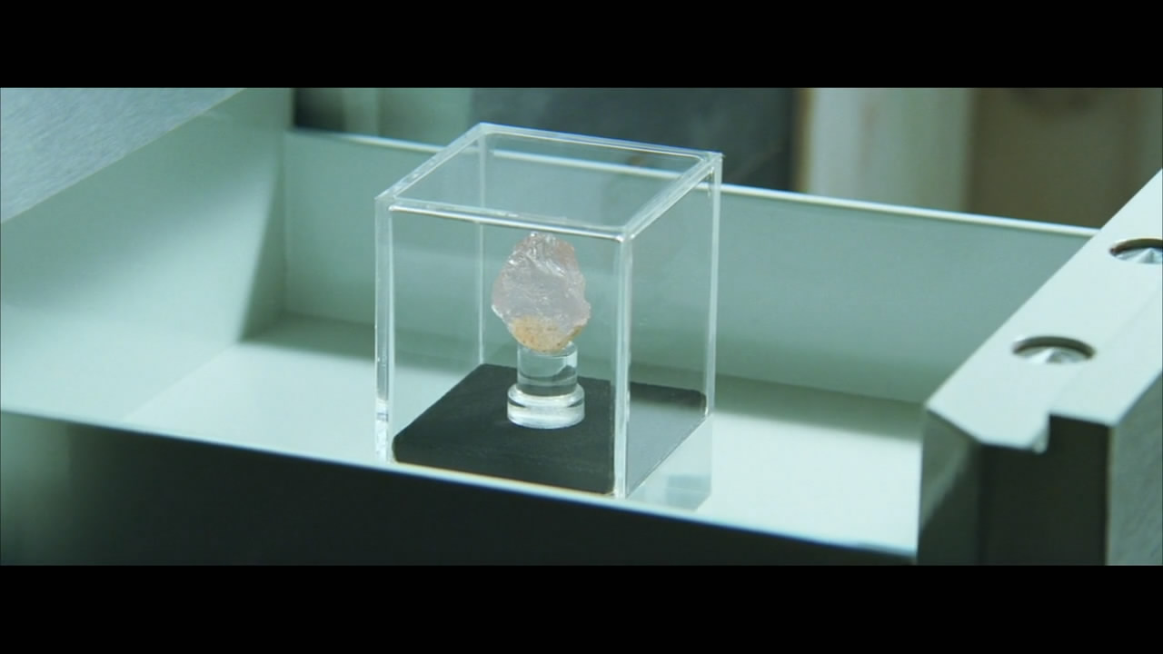 影涩电影推荐：每个美丽事物背后都是滴血的现实──《血钻》莱昂纳多告诉我们相互利用就是游戏规则