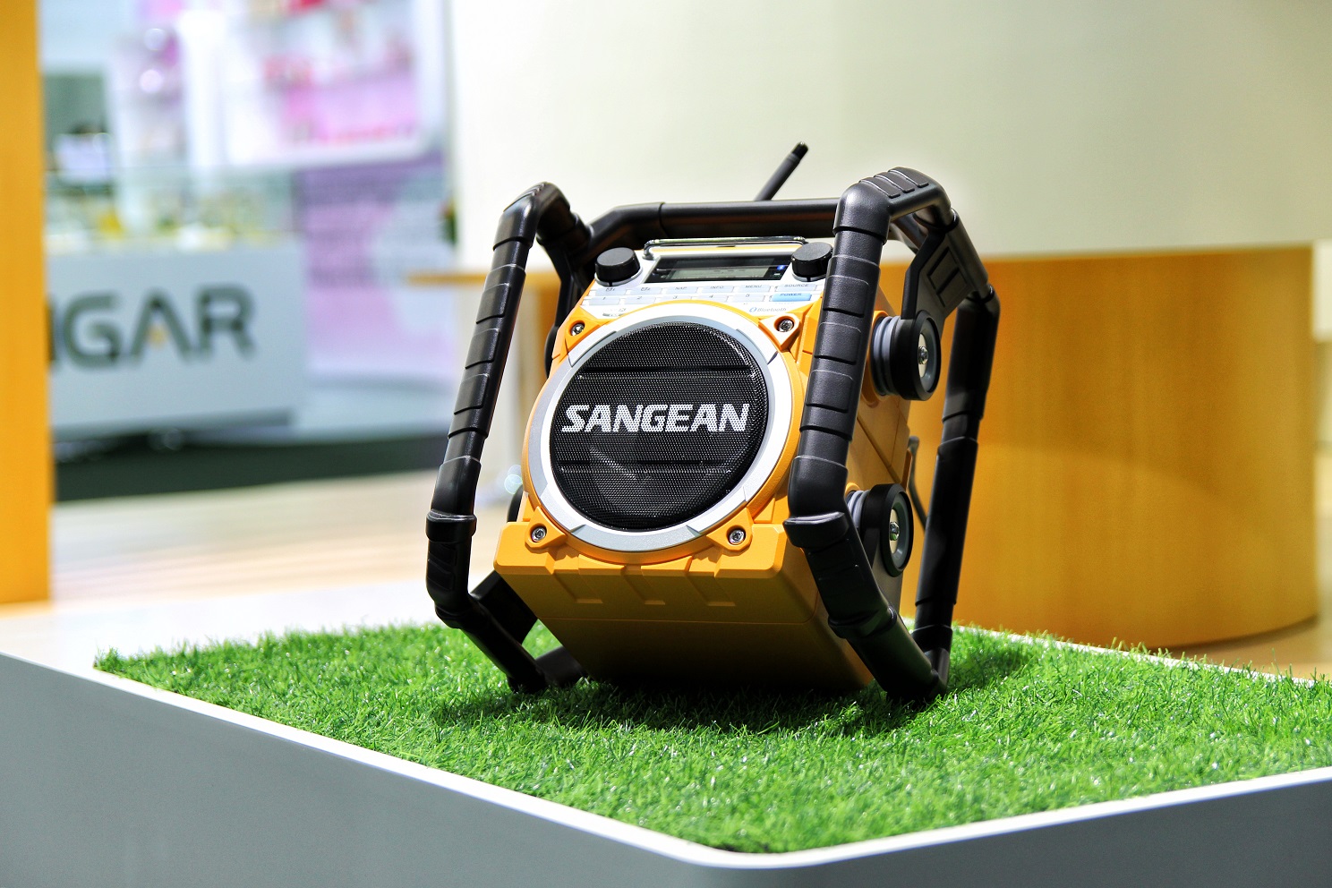 SANGEAN山进U4，被这个霸气的肌肉音响脸折服了，广场舞外放神器