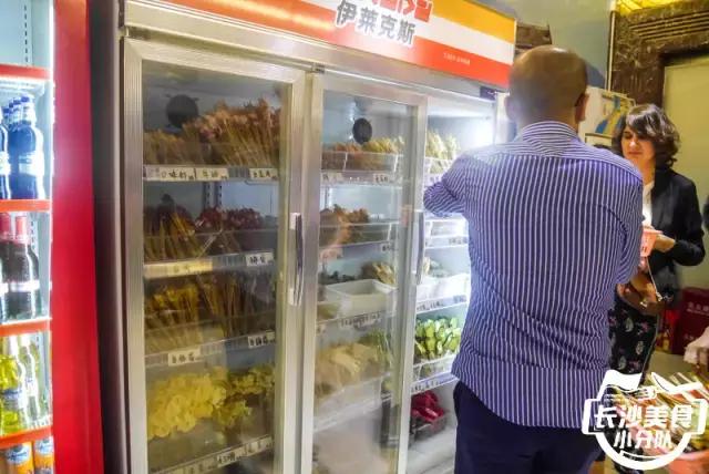 这家远离热门宵夜圣地的湘西烧烤店凭什么吸引食客？