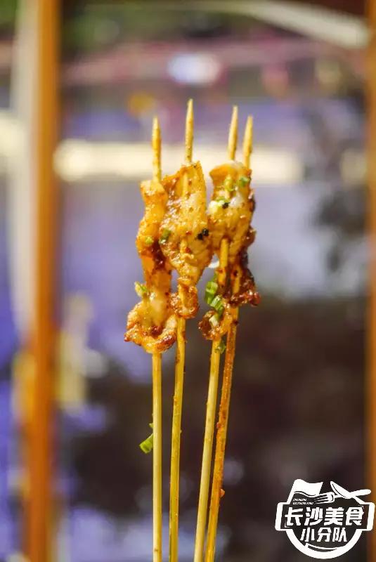 这家远离热门宵夜圣地的湘西烧烤店凭什么吸引食客？