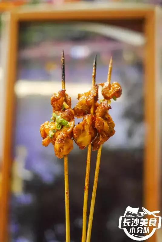 这家远离热门宵夜圣地的湘西烧烤店凭什么吸引食客？