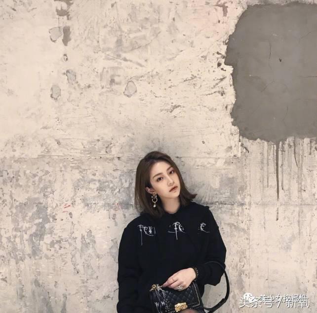 那些留短发的网红，居然辨识度统一比长卷发网红高！比如这个水原希子和王大陆的综合体