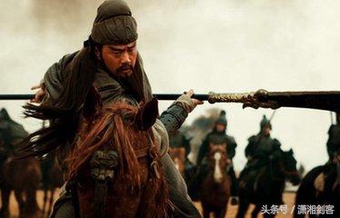 夏侯惇是曹操手下的第一大将,三国第一狠人夏侯惇被箭射中眼睛