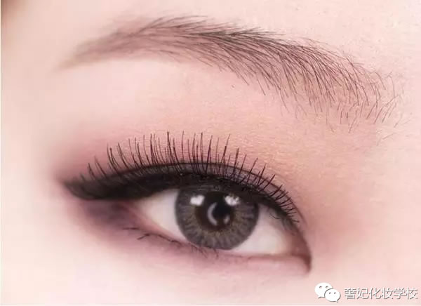 戚薇的妆容教程,戚薇湿发烟熏妆