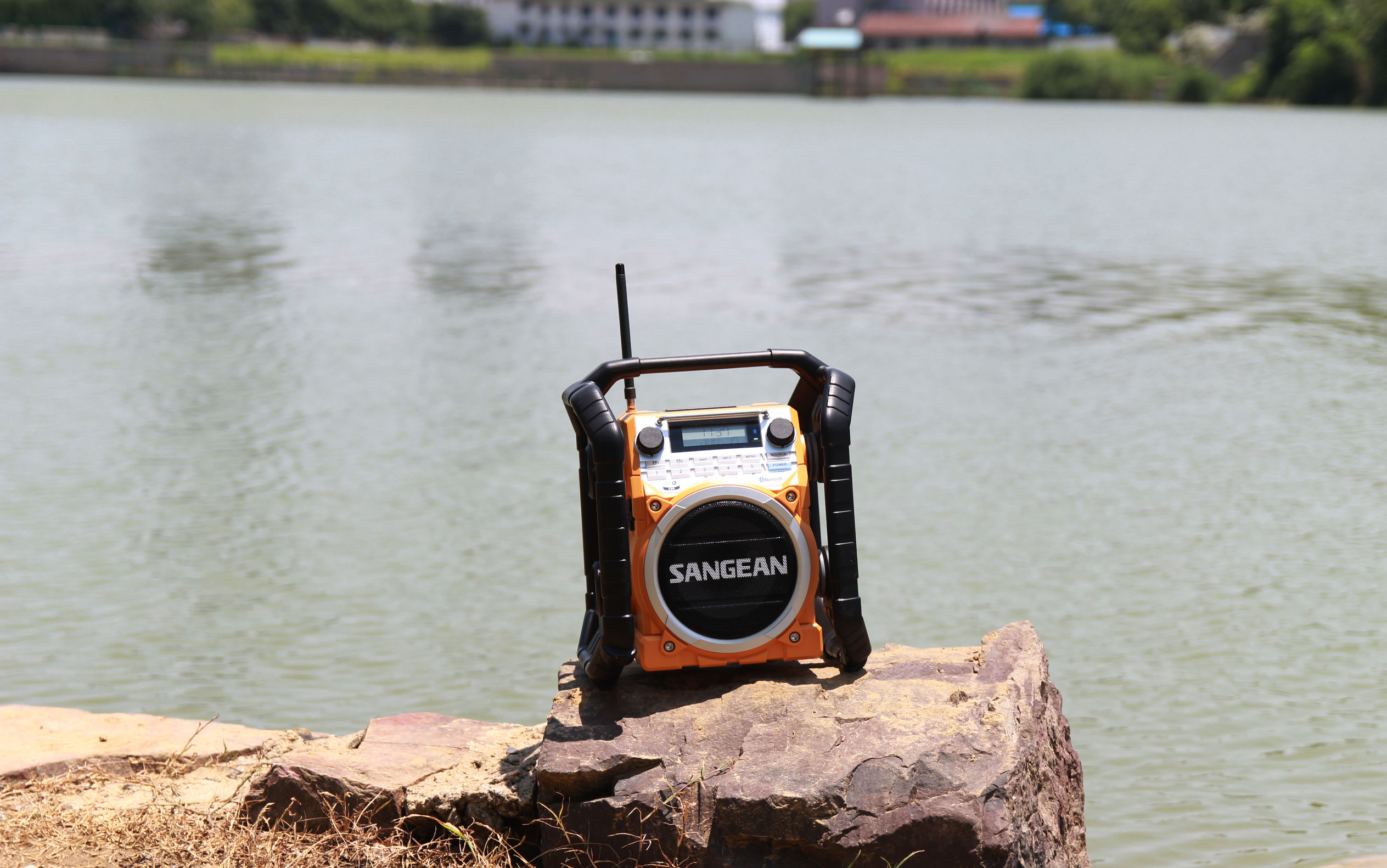 SANGEAN山进U4，被这个霸气的肌肉音响脸折服了，广场舞外放神器