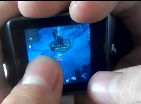 如果你遇到了很坑的队友，先别急着骂他，因为你永远不知道你的队友再用什么玩王者光荣！