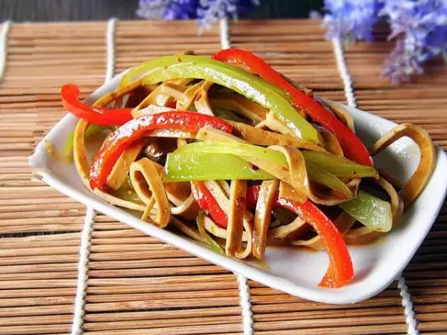 美味又好吃的香干子做法,家常美味西芹香干简单易做好下饭