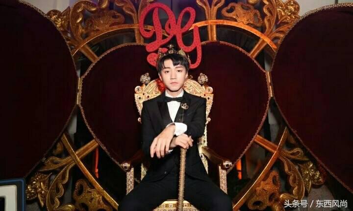 王俊凯综艺穿蓝衣服,王俊凯在综艺中的衣服