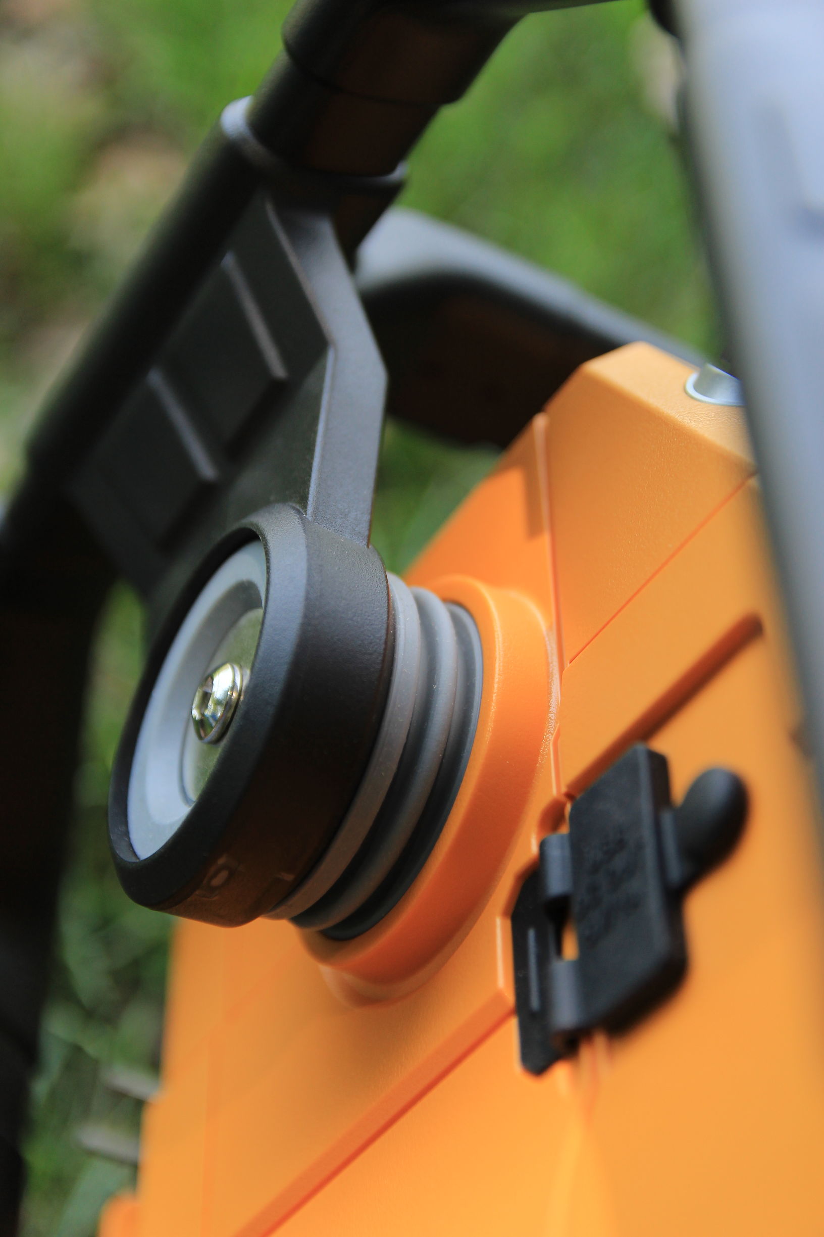 SANGEAN山进U4，被这个霸气的肌肉音响脸折服了，广场舞外放神器