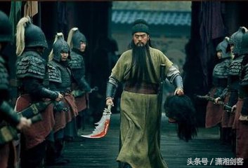 夏侯惇是曹操手下的第一大将,三国第一狠人夏侯惇被箭射中眼睛