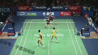 羽毛球单打前场球的打法和技巧,羽毛球单打发后场球的方法