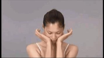 听说有法令纹的女孩子都很爱笑,爱笑的女生法令纹都不会太浅