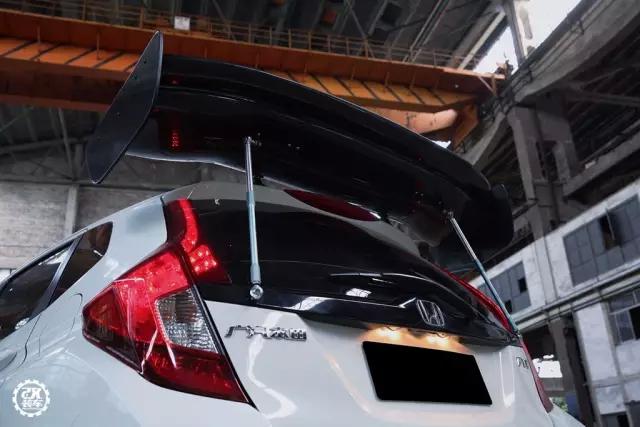 70万的进口思域太遥远，杭州车友将飞度GK5打导致Type-R外观