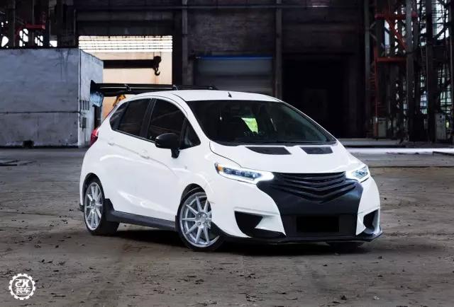 70万的进口思域太遥远，杭州车友将飞度GK5打导致Type-R外观