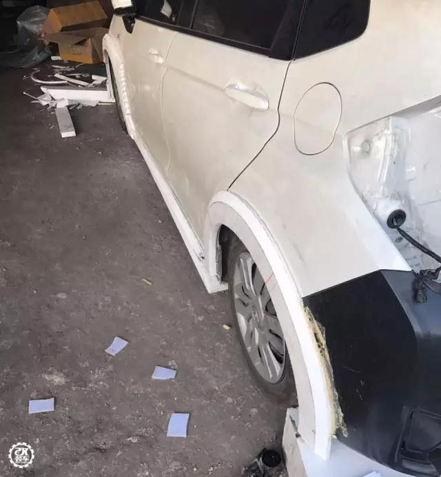 70万的进口思域太遥远，杭州车友将飞度GK5打导致Type-R外观